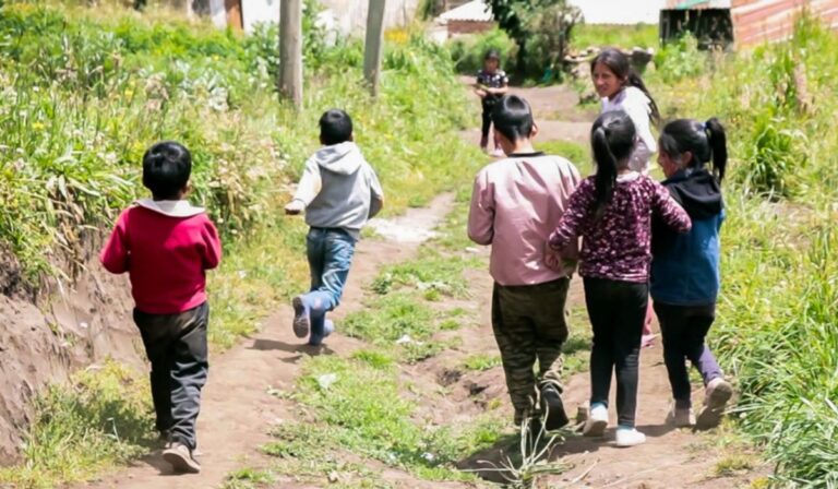 La Iglesia ecuatoriana alza la voz en defensa de la niñez ante sentencia constitucional