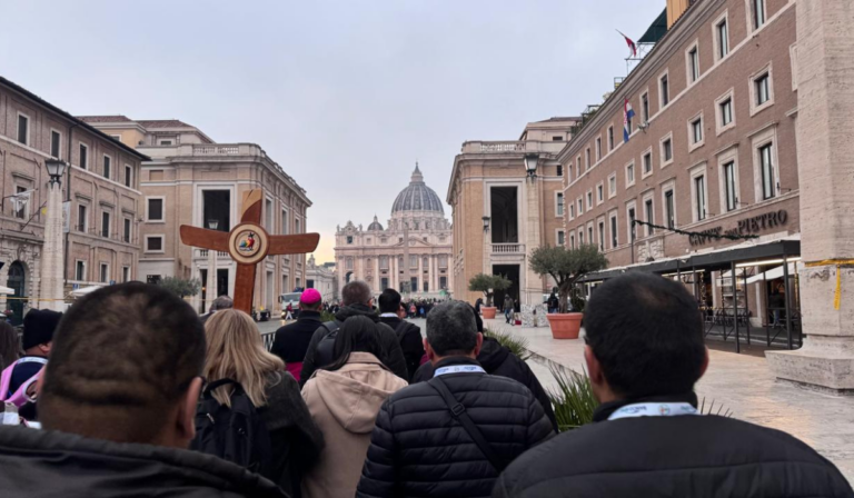 Periodistas católicos de América Latina y el Caribe peregrinaron en el Vaticano y atravesaron la Puerta Santa