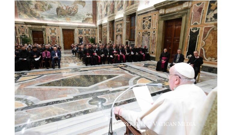 Francisco a los responsables de la comunicación institucional eclesial: No a la autopromoción y sí construir juntos relatos de esperanza