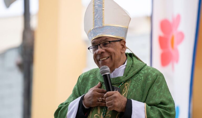 Monseñor Carlos García Camader asume la presidencia de la Conferencia Episcopal Peruana en un contexto desafiante
