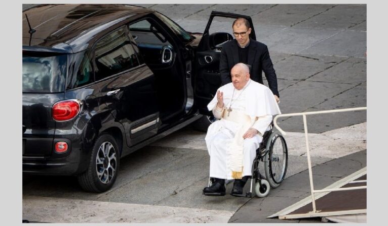 Papa Francisco está internado desde esta mañana para tratar la bronquitis que lo aqueja hace varios días