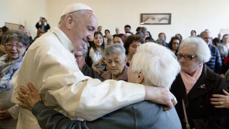 Vaticano – Tema de V Jornada Mundial de los Abuelos y de los Mayores: «¡Feliz el que no ve desvanecerse su esperanza!»