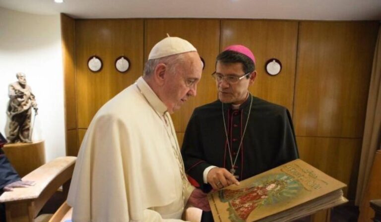Cardenal Luis Cabrera viaja a Roma para funeral del Papa Francisco y el cónclave: “Que el Espíritu Santo nos guíe”