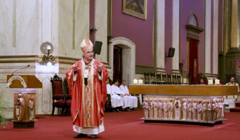 «No le fallemos al Señor»: Llamado del cardenal uruguayo Sturla en el inicio de Semana Santa
