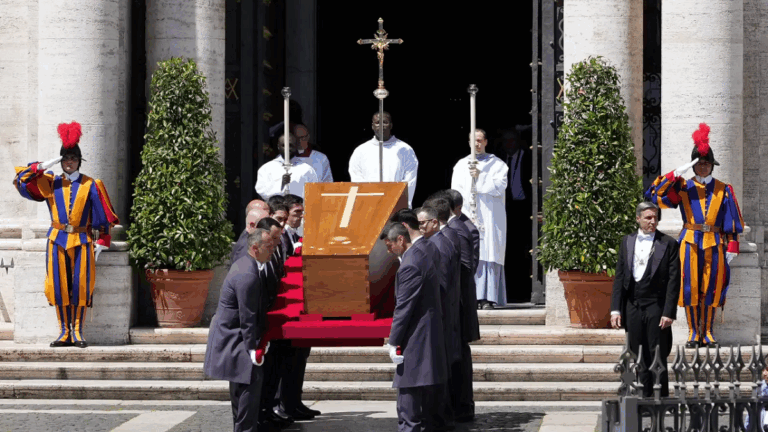 Cardenal Giovanni Battista Re: «Fue un Papa en medio de la gente, con el corazón abierto a todos»