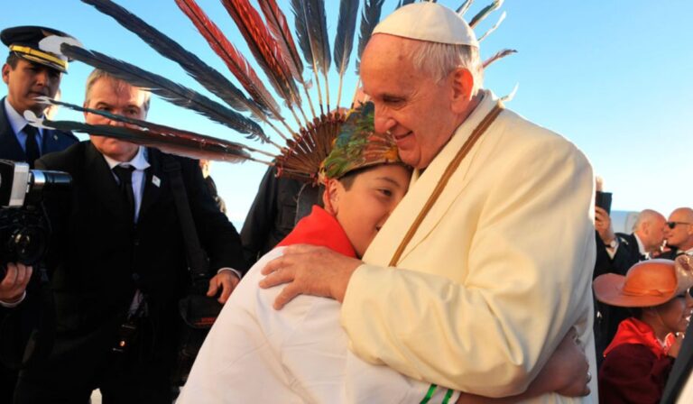 A diez años de su visita, Bolivia llora la partida del Papa Francisco: “Nos causa dolor, pero también está la esperanza y la certeza de la resurrección”