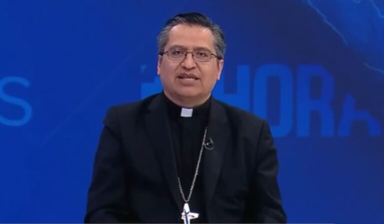 En vísperas de las elecciones en Ecuador, obispo David de la Torre alienta a defender la democracia y rechazar los “mesianismos totalitarios”