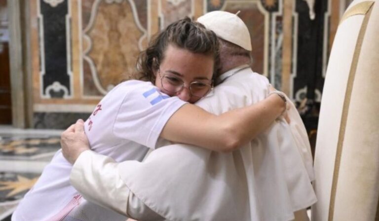 La juventud católica de América Latina y el Caribe se une en oración y dolor por el fallecimiento del Papa Francisco