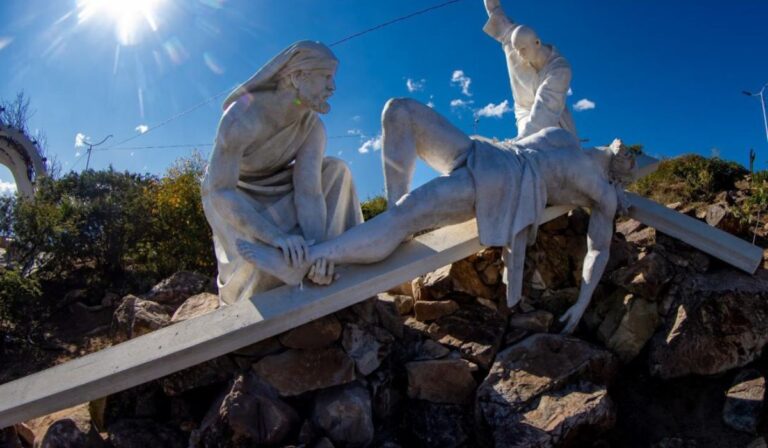 En el corazón de Bolivia se inaugura el Vía Crucis más grande del mundo