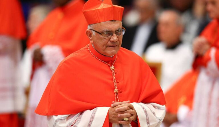 Desde el Vaticano, el cardenal Baltazar Porras alienta a la oración por la Iglesia y el próximo Papa