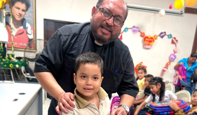 “Mochila Solidaria”, una campaña que lleva esperanza y educación a los niños del sur de Guayaquil