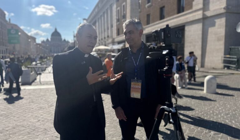 Monseñor Lizardo celebra elección del Papa León XIV, su hermano agustino y maestro espiritual
