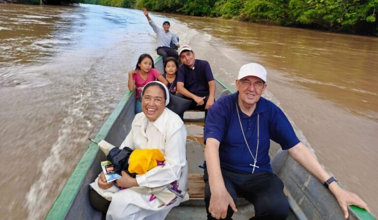 Mons. Rafael Cob felicita a los misioneros ecuatorianos Ad Gentes: “Sean hombres y mujeres de esperanza”