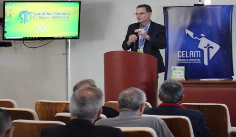 Rafael Luciani sobre desafíos del Celam: «Articular el concilio con los odres nuevos de la sinodalidad»