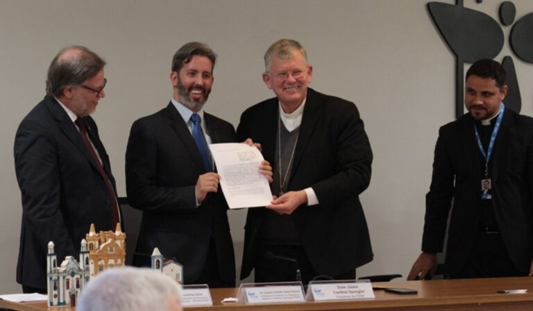 Iglesia y Estado firman acuerdo de cooperación para conservar templos y obras de arte sacro en Brasil