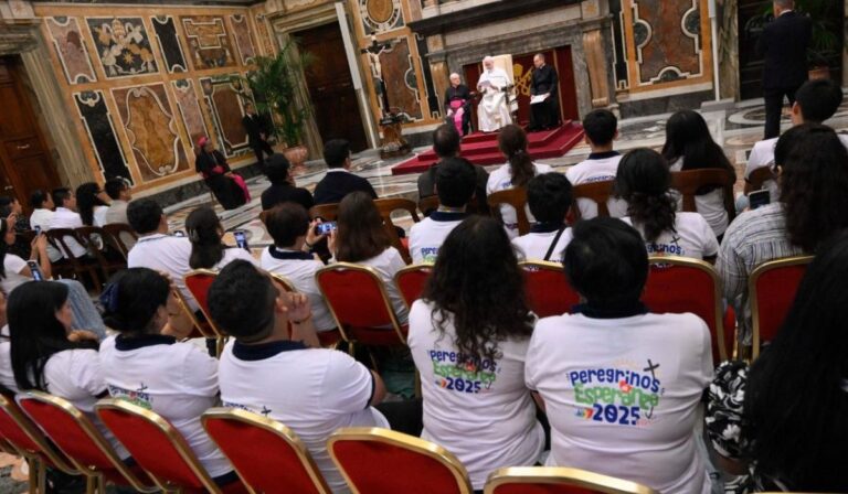 Papa León XIV a los jóvenes del Perú: “Amen y sirvan gratuitamente, en lo cotidiano, en lo pequeño, en lo escondido”