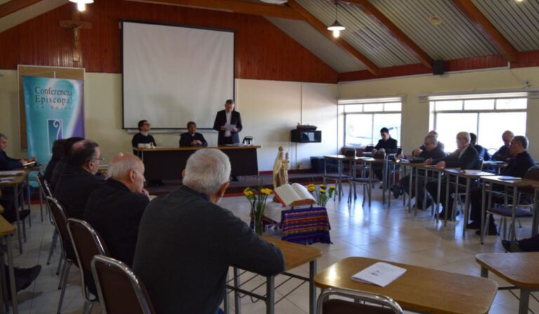 Obispos de Chile viven retiro espiritual