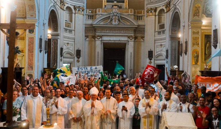 Jóvenes brasileños celebran el Jubileo de la Juventud en Roma junto a Mons. Vilsom Basso: “¡La Iglesia cree en ustedes!”