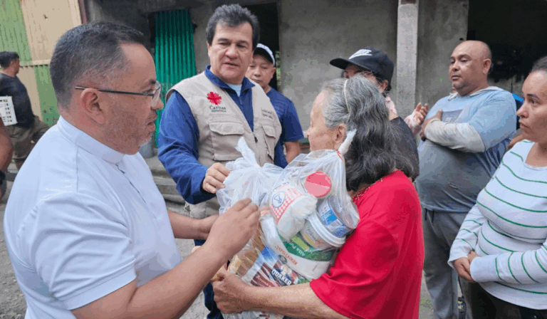 Cáritas Venezuela entrega ayudas a familias afectadas por crecida de ríos en el estado de Mérida