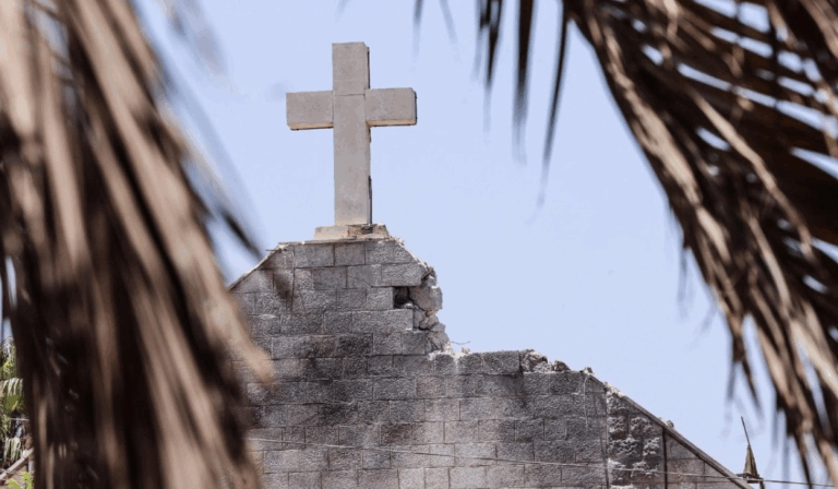 El Papa León XIV llama a Israel a ‘un alto al fuego inmediato’ tras bombardeo de la única parroquia de Gaza