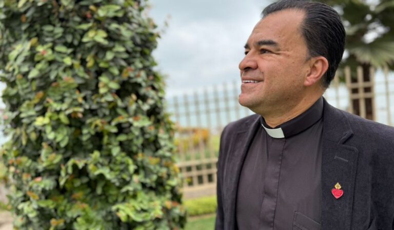 Desde Lima, padre Riveros resalta misión evangelizadora y social de la emisora Minuto de Dios