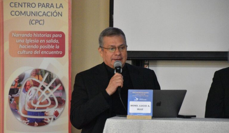 Mons. Lucio Ruiz a las radios católicas: “Sean misioneros de esperanza en el mundo de hoy”