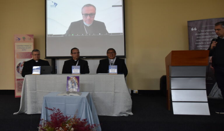 Lizardo Estrada invita a forjar una Iglesia sinodal y comprometida desde la radio