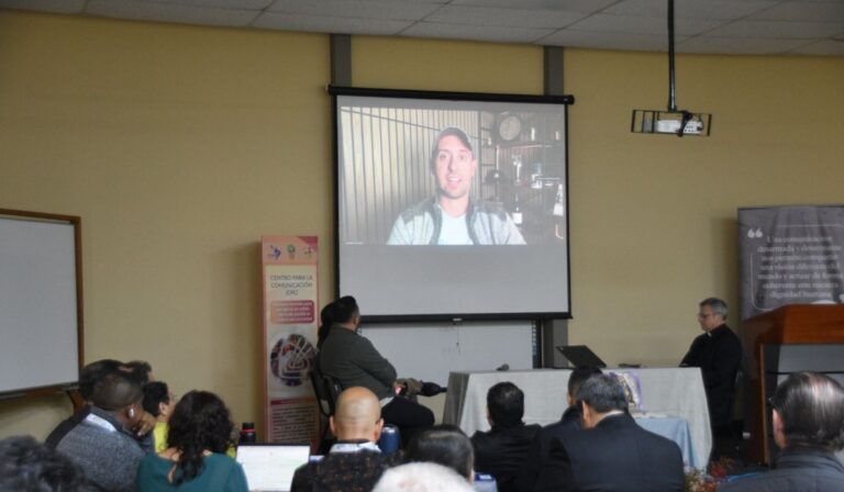 Radio e inteligencia artificial: entre oportunidades y desafíos en la evangelización digital