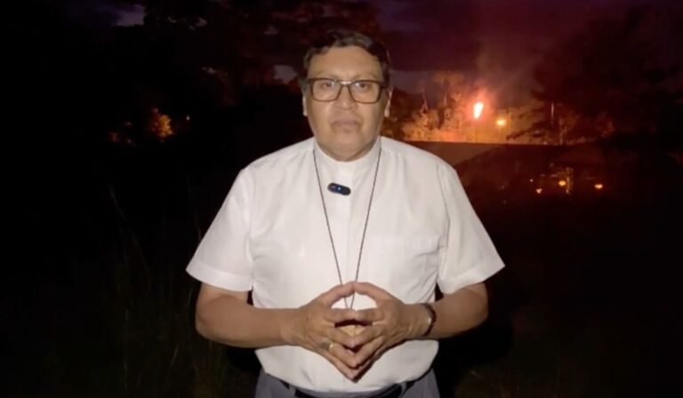 Monseñor Geovanni Paz denuncia inacción ante la contaminación por mecheros en la Amazonía ecuatoriana