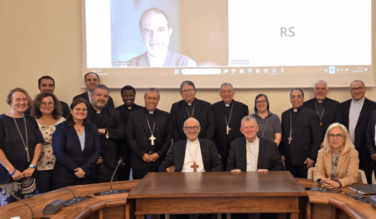 Celam llama a la Iglesia a cerrar filas con migrantes y el trabajo en redes tras su encuentro con el cardenal Michael Czerny