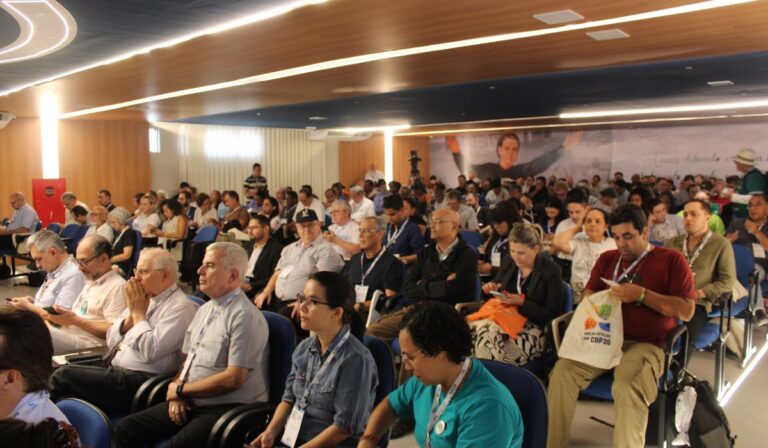 Iglesia latinoamericana con Monseñor Ulloa en COP 30 destaca justicia social y cuidado de la casa común