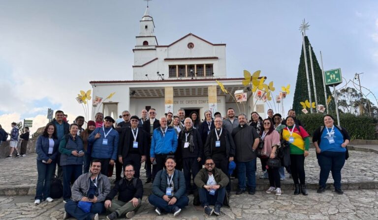 Red Eclesial de Comunicación de América Latina y el Caribe entrega sus esperanzas al Señor caído de Monserrate