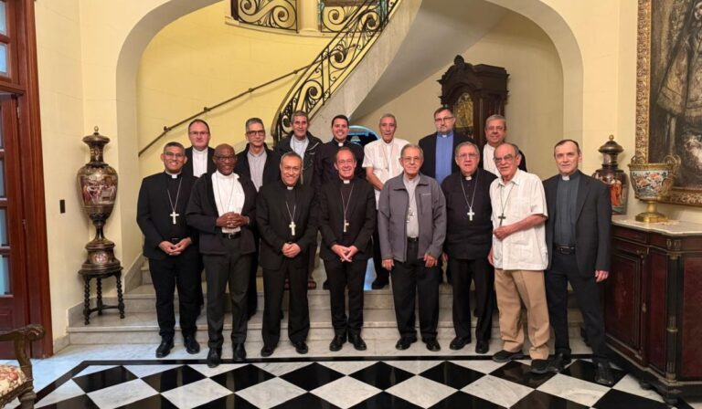 Lizardo Estrada a obispos cubanos: «Estamos llamados a servir, no a dominar»