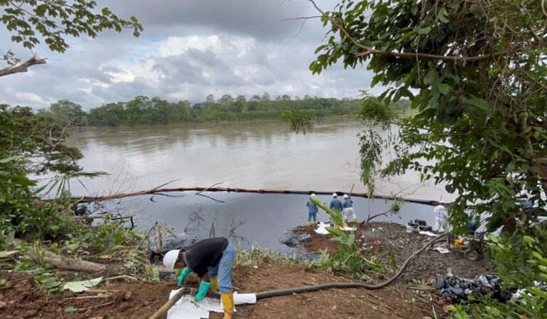 Red Eclesial Panamazónica en Ecuador denuncia grave derrame de petróleo en el río Napo y exige respuestas inmediatas