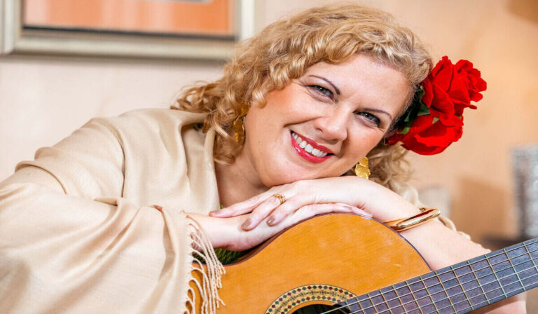 Ana de Watts ganadora del Catholic Music Awards; entre los artistas del concierto navideño «Jesús entra a tu casa»