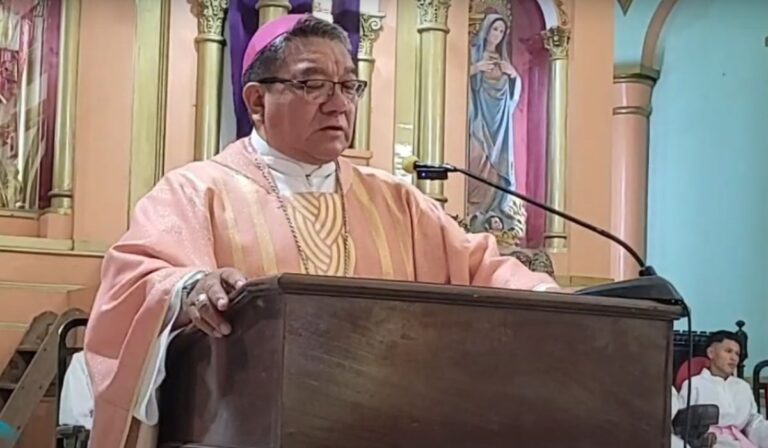 “No perder la esperanza”: Mons. Aurelio Pesoa motiva a defender la vida y el diálogo ante la violencia en Bolivia