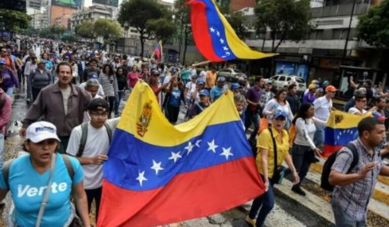 Episcopado dominicano acompaña al pueblo venezolano y urge soluciones pacíficas ante compleja crisis nacional