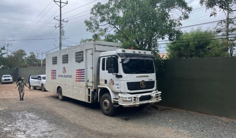 Fray Miguel Gullón alerta sobre trato inhumano a menores tras redada en comunidad dominicana