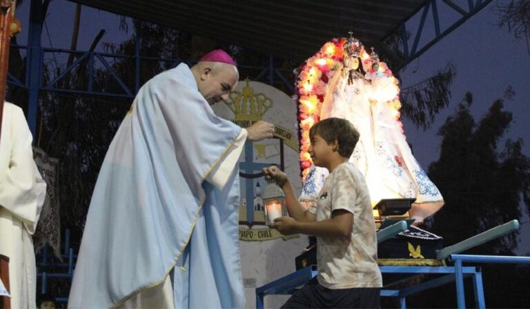 Chile: la luz de Cristo reunió a miles de peregrinos en Copiapó
