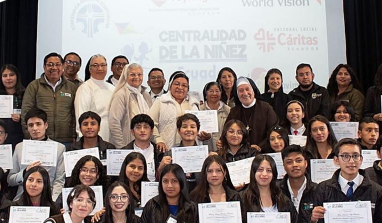 Adolescentes que inspiran: certificación de la Escuela de Liderazgo fortalece una generación de líderes con sello humano y comunitario
