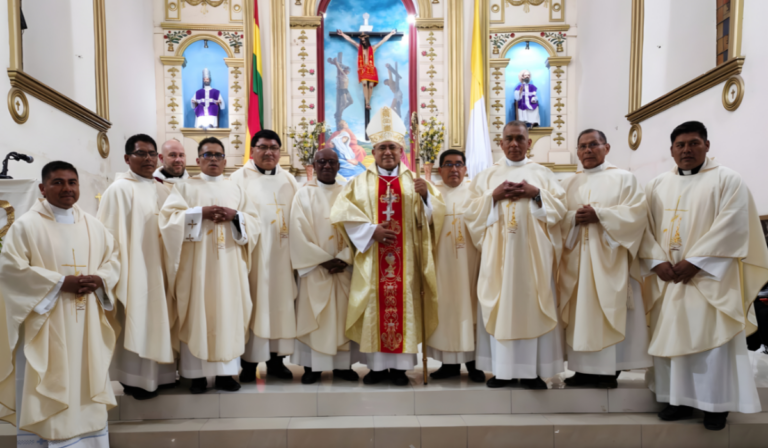 Mons. Juan Carlos Huaygua alienta a fortalecer la comunión sacerdotal y el apoyo de los fieles