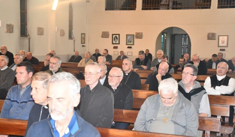 En Asamblea Plenaria, obispos argentinos respaldan al Papa León XIV y su llamado a la paz mundial