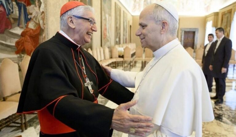 Cardenal Carlos Castillo expresa “plena solidaridad” con el Papa León XIV tras críticas de Trump