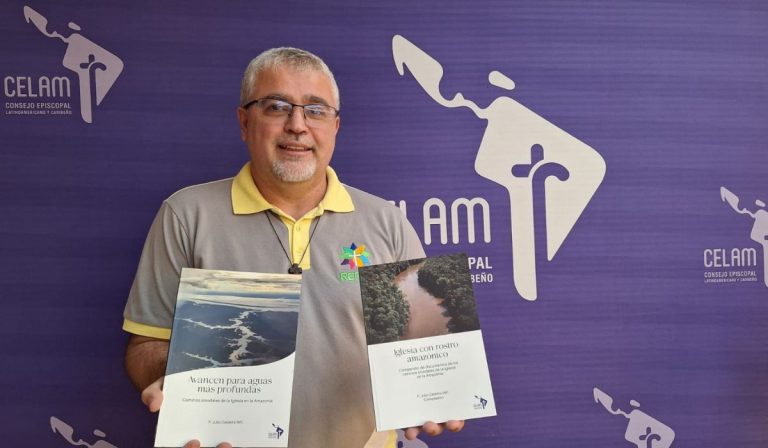 Padre Julio Caldeira: “La Amazonía nos desafía a subir a la canoa y avanzar hacia aguas más profundas”