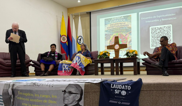 Panel internacional en Santa Marta plantea una transformación civilizatoria frente a la crisis climática