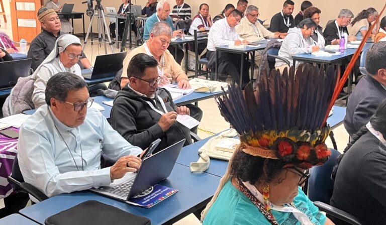 Ecuador: Panel de Teología India propone una Iglesia andina en diálogo con culturas originarias
