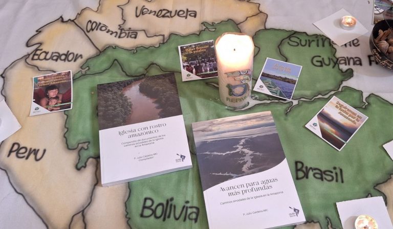 Lanzamiento de los libros del padre Julio Caldeira invita a “remar mar adentro” en el camino sinodal de la Amazonía