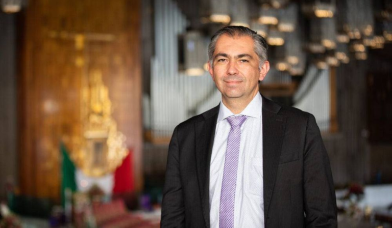 Óscar Elizalde alienta a “custodiar voces y rostros humanos” ante los desafíos de la inteligencia artificial