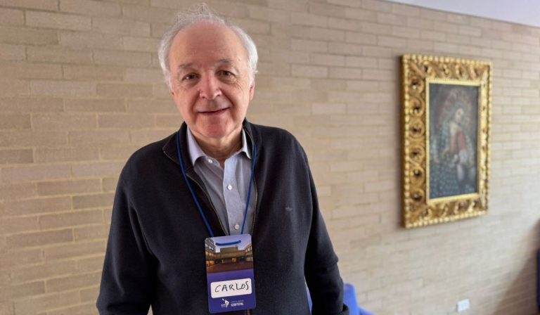 Padre Carlos Schickendantz pide integrar ciencias sociales para renovar instituciones y prácticas sinodales eclesiales