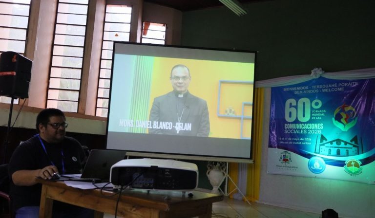 Jornada comunicaciones: monseñor Daniel Blanco reflexionó en Paraguay sobre dignidad humana y comunicación centrada en las personas